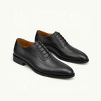 Soulier Richelieu noir à bout fleuri et lacets