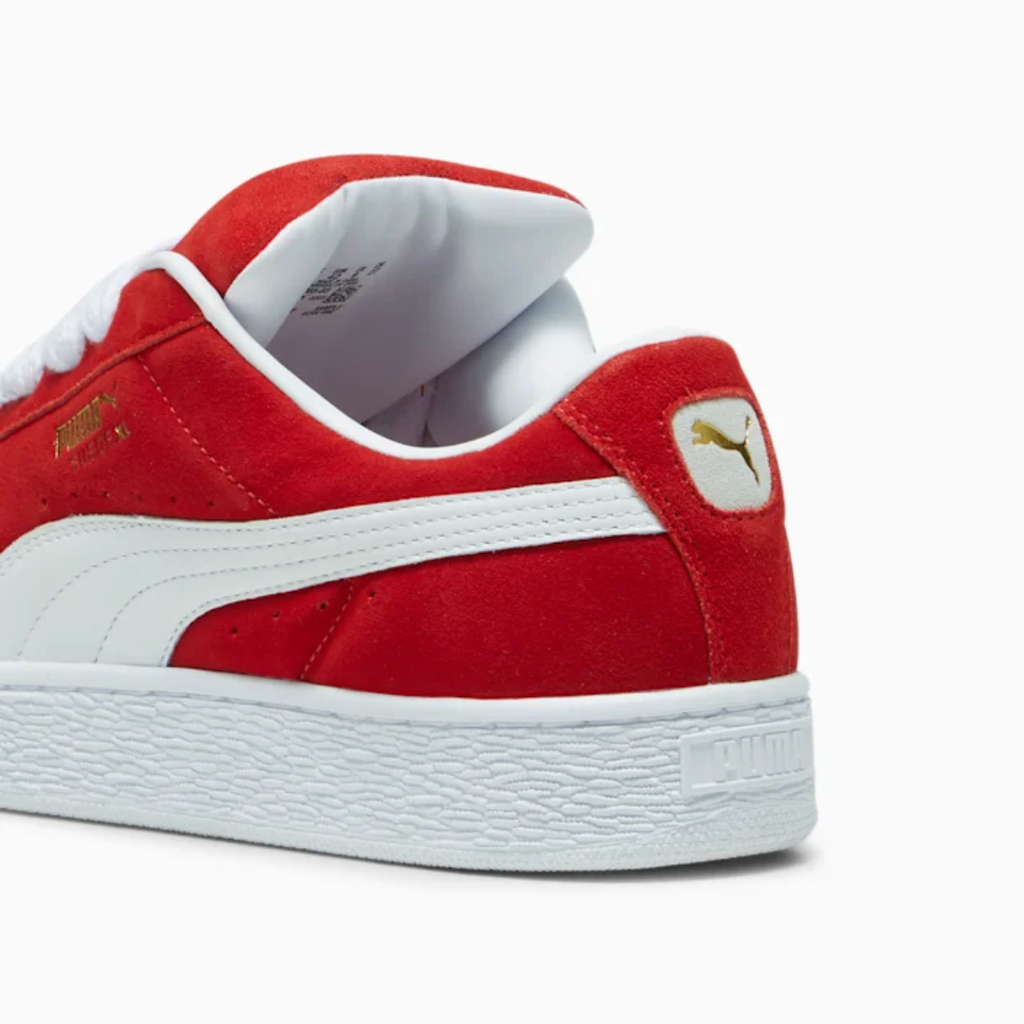 Puma Suede XL rouge et blanc - Sneaker streetwear iconique en daim avec bande blanche signature et semelle épaisse, style urbain tendance