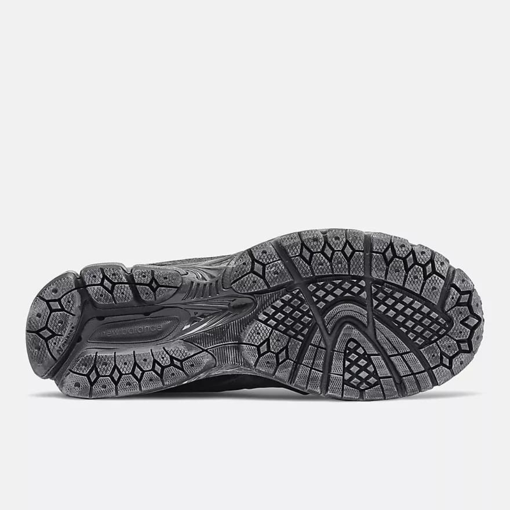 New Balance 2002R gris anthracite - Sneaker running rétro avec logo N signature, semelle sculptée et finitions daim premium, style urbain confortable