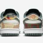 Nike Dunk Low - Vue latérale de la sneaker blanche avec empiècements camouflage beige et marron, swoosh vert olive et semelle bicolore