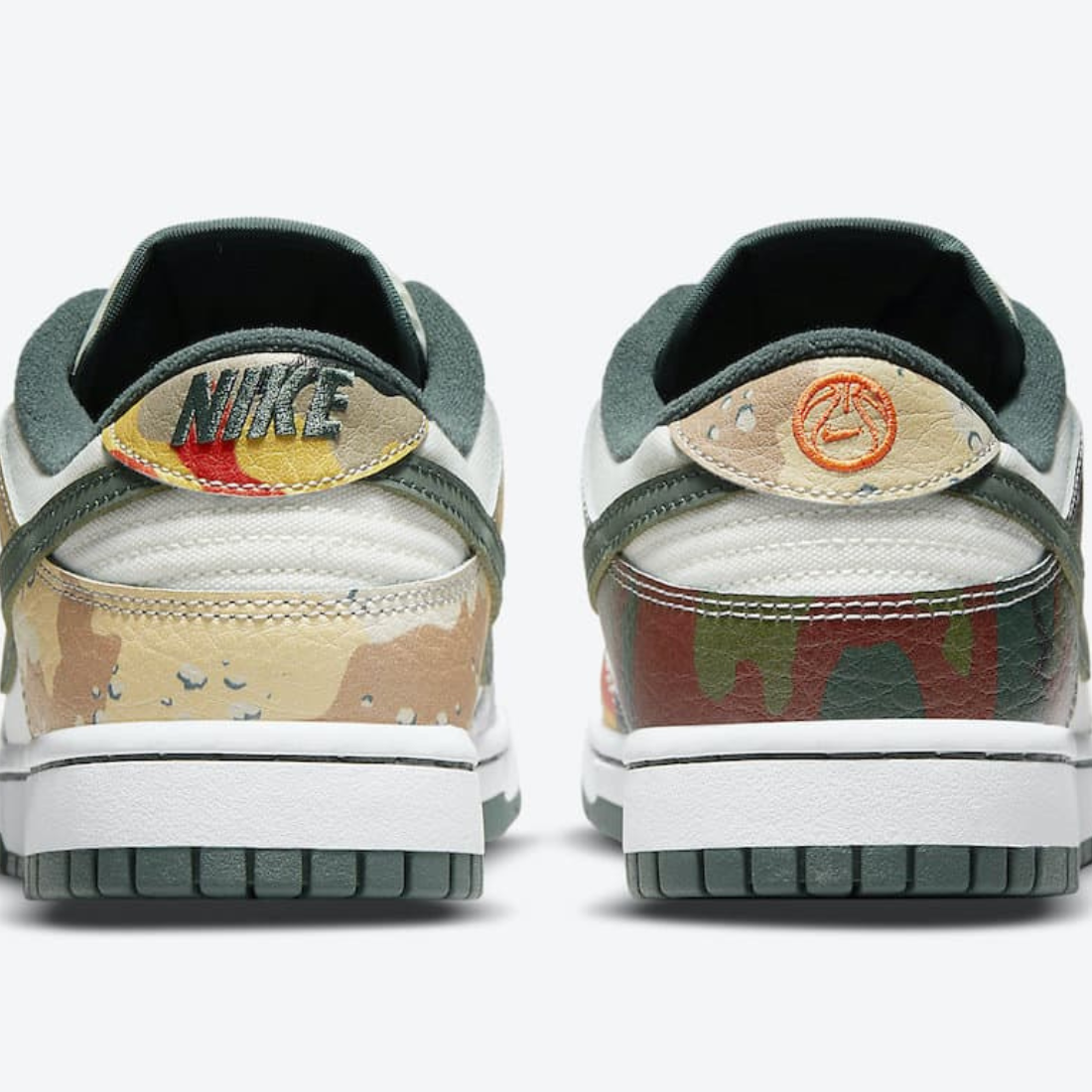 Nike Dunk Low - Vue latérale de la sneaker blanche avec empiècements camouflage beige et marron, swoosh vert olive et semelle bicolore