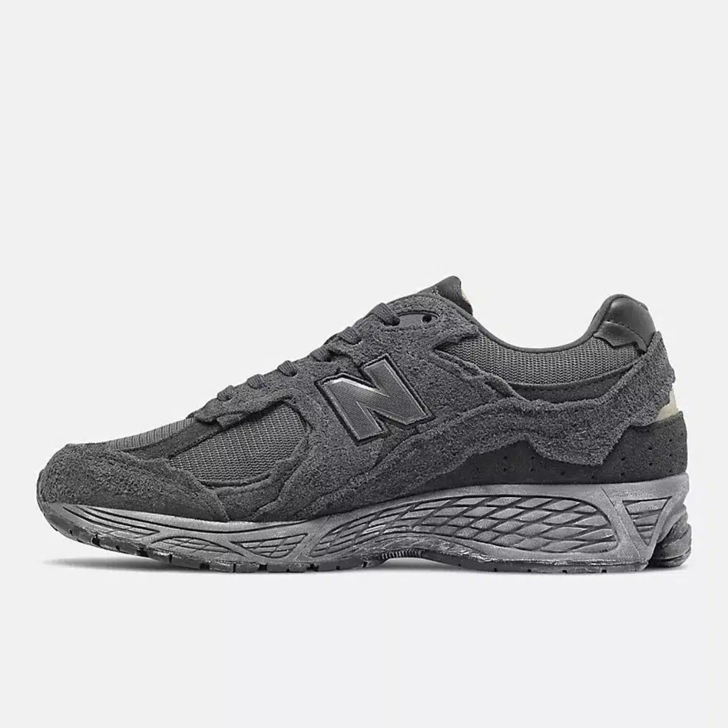 New Balance 2002R gris anthracite - Sneaker running rétro avec logo N signature, semelle sculptée et finitions daim premium, style urbain confortable