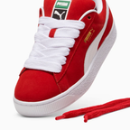 Puma Suede XL rouge et blanc - Sneaker streetwear iconique en daim avec bande blanche signature et semelle épaisse, style urbain tendance