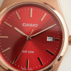 Casio MTP-B145 – Montre analogique or rose et cadran rouge