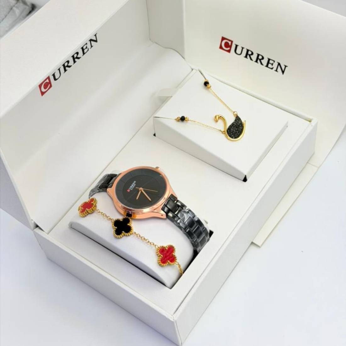 Coffret parure Curren – montre noire or rose et bijoux trèfle rouge et cygne noir