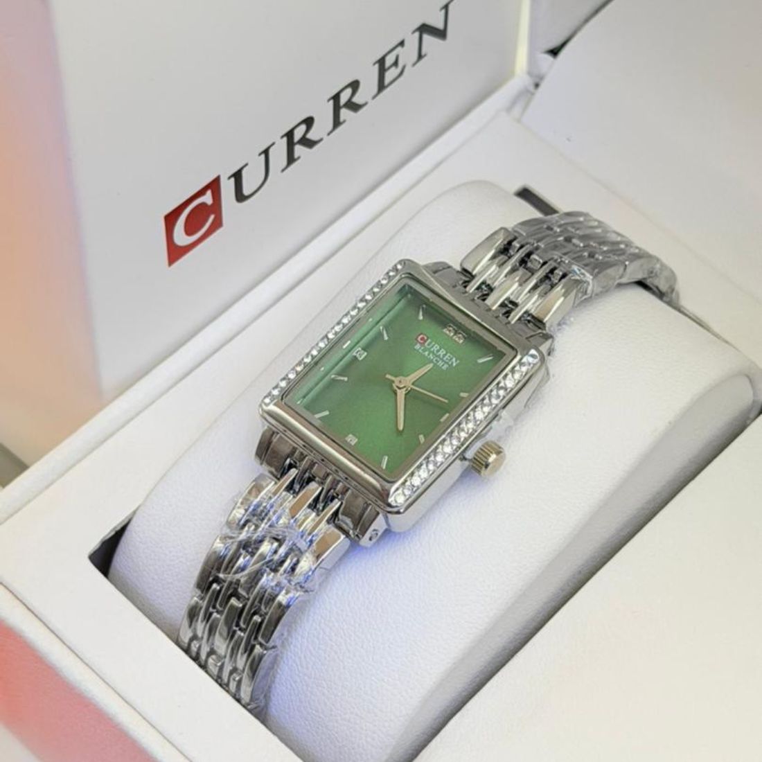 Montre Curren blanche argentée cadran vert jade et lunette cristaux