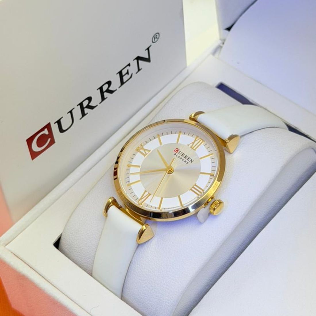 Montre Curren blanche bracelet blanc cadran or