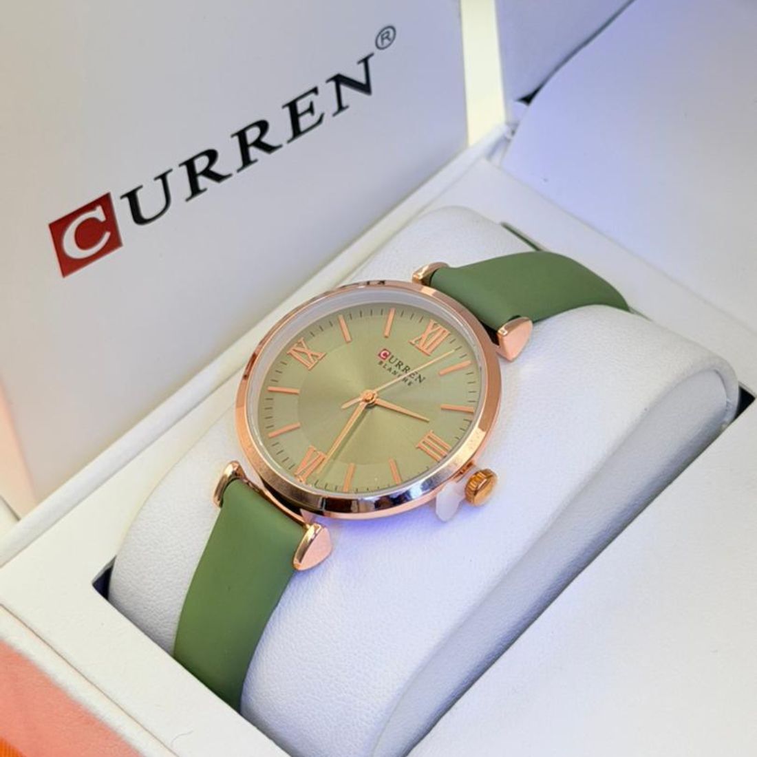 Montre Curren blanche bracelet vert 