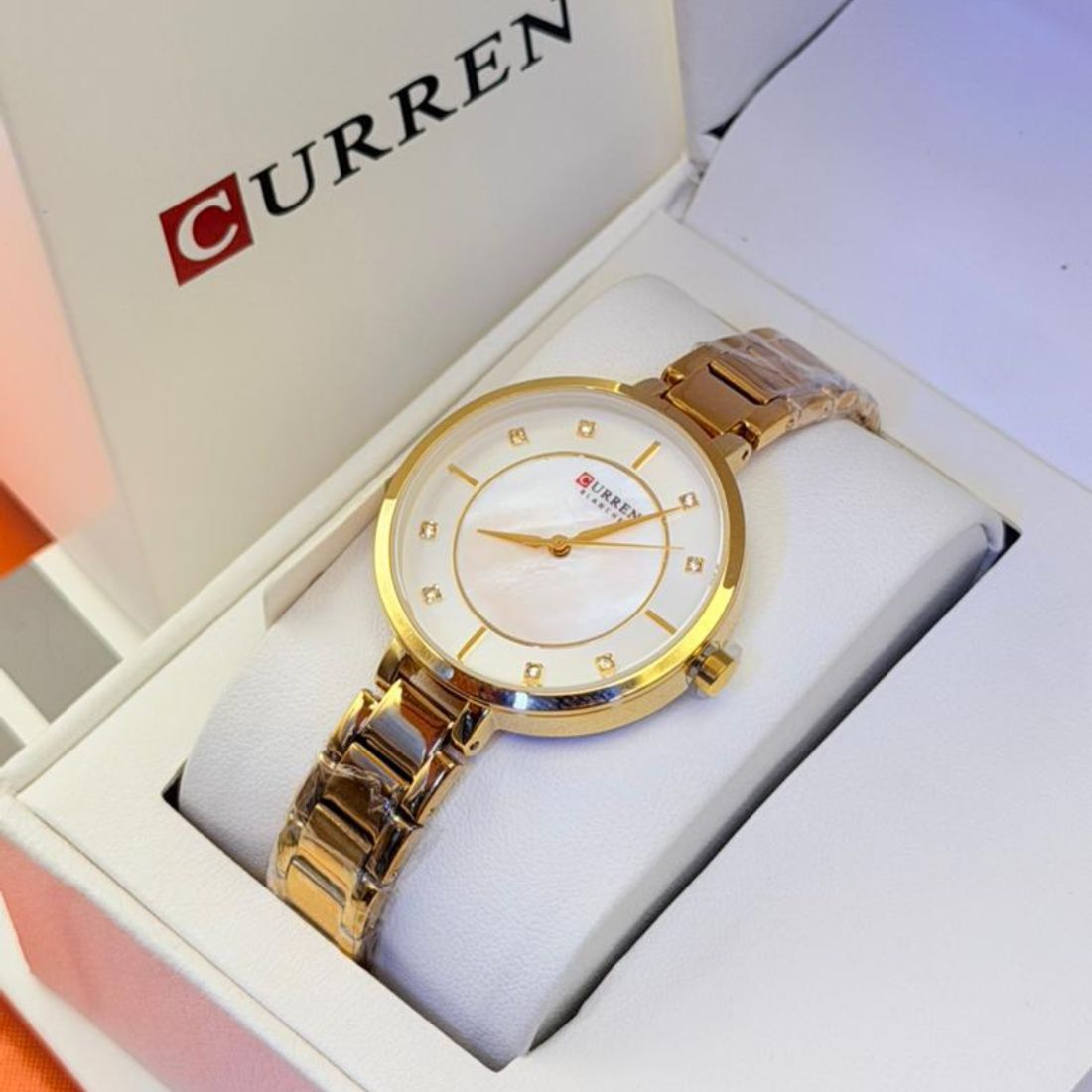 Montre Curren blanche cadran nacré strass or