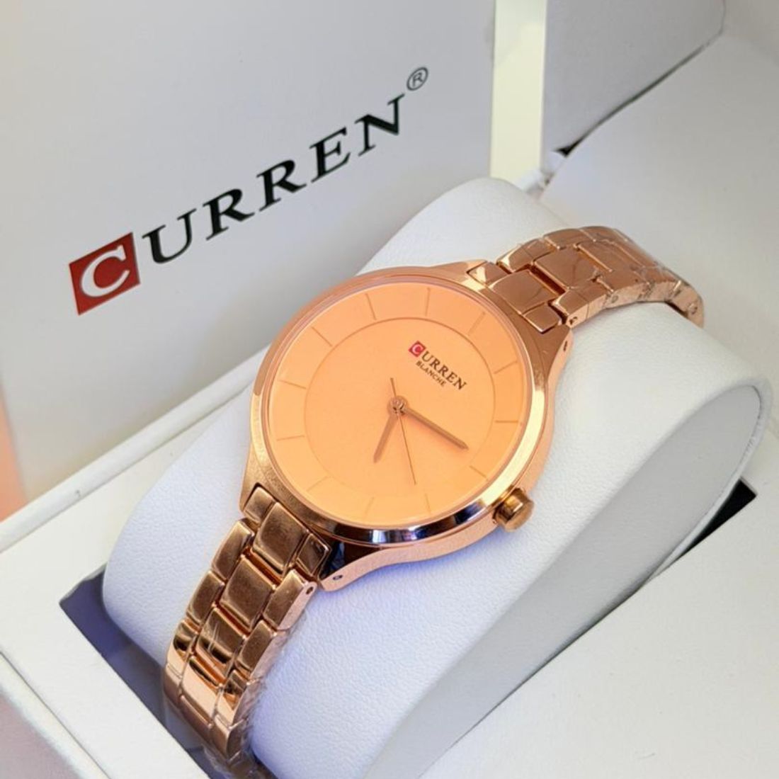 Montre Curren blanche or rose monochrome cadran saumon 